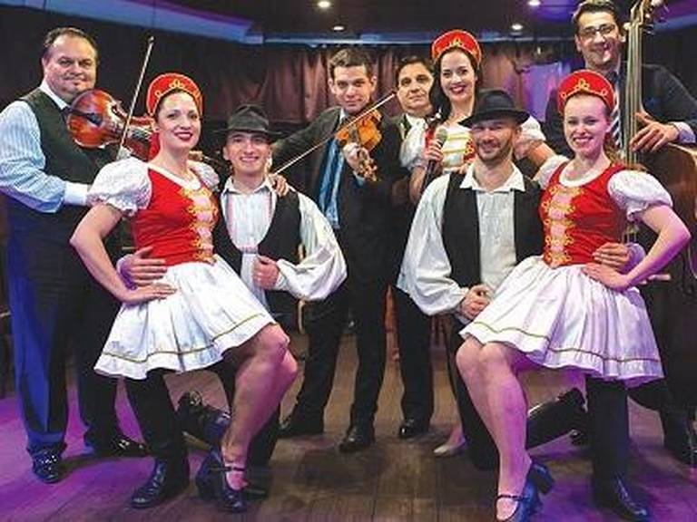 Schiffskreuzfahrt mit Operette & Folklore Show